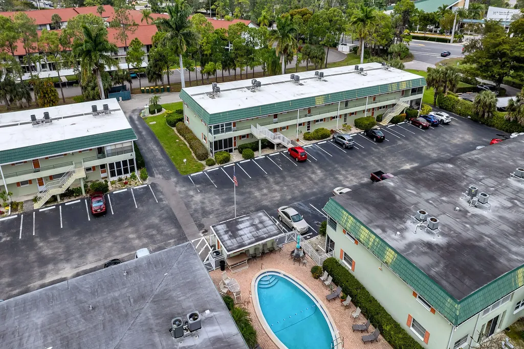 200 Valley Stream Drive Naples FL 34113