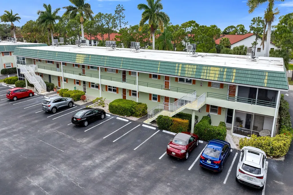 200 Valley Stream Drive Naples FL 34113