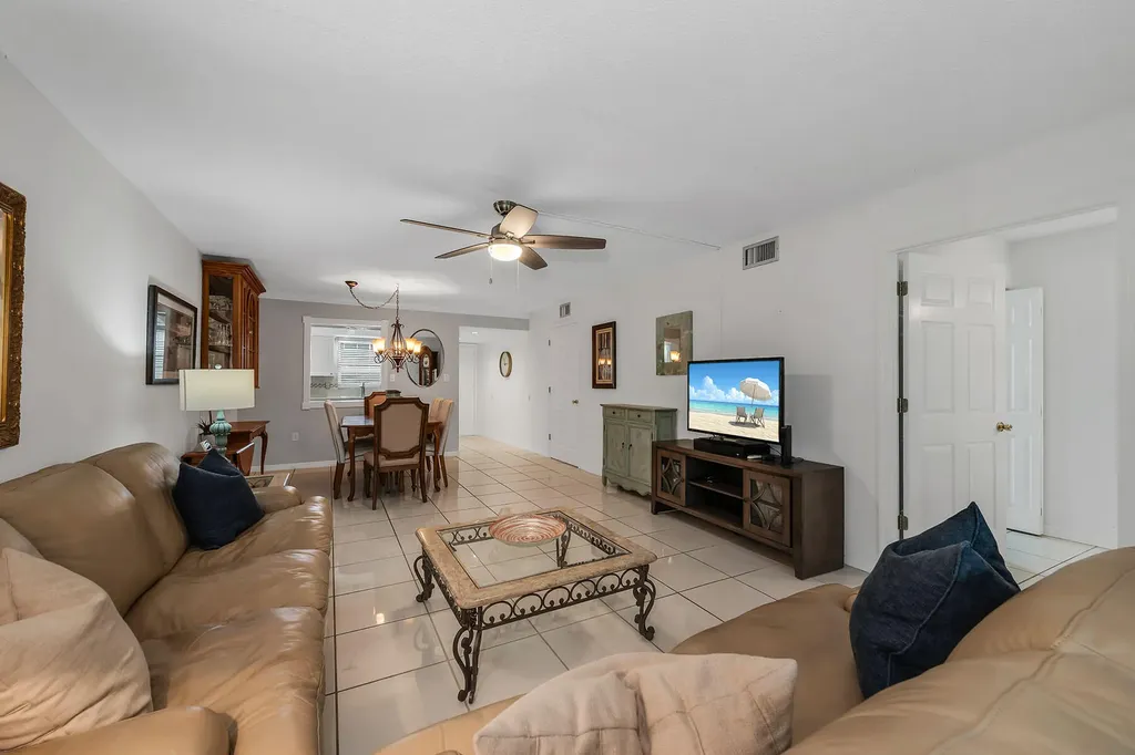 200 Valley Stream Drive Naples FL 34113