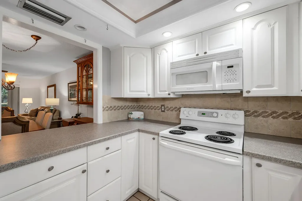 200 Valley Stream Drive Naples FL 34113