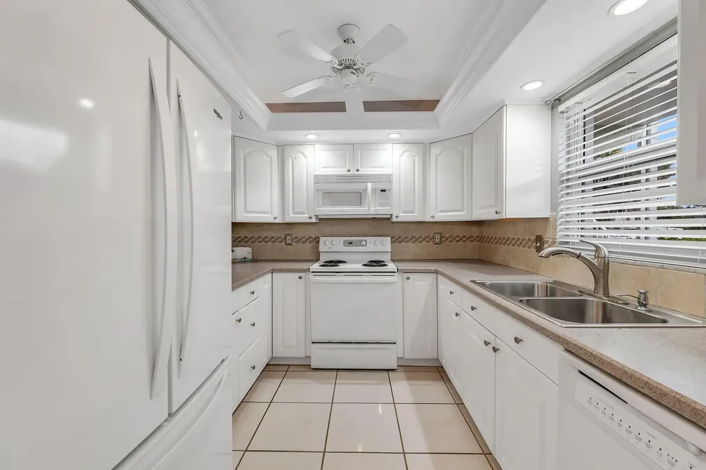 200 Valley Stream Drive Naples FL 34113