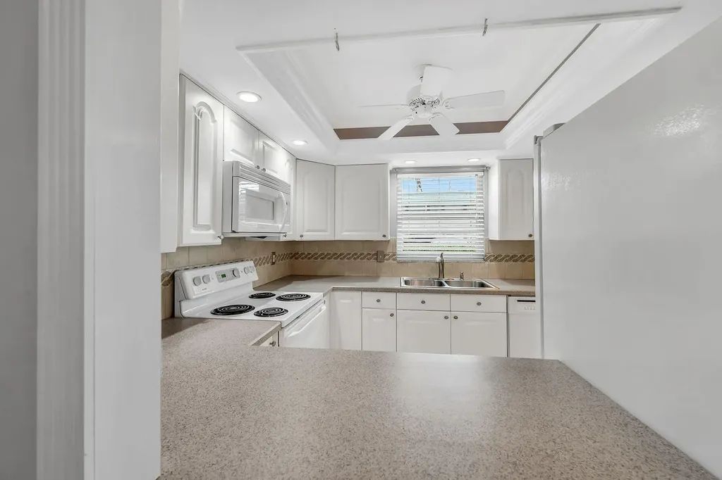 200 Valley Stream Drive Naples FL 34113