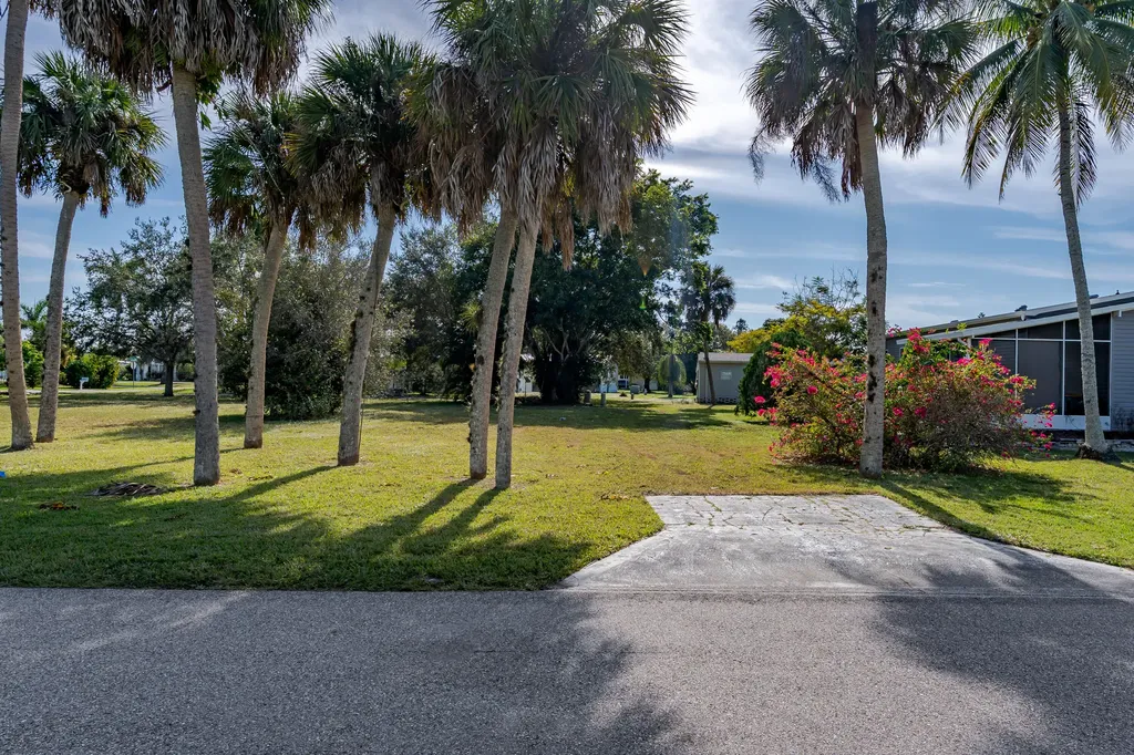 165 Riverwood Road Naples FL 34114