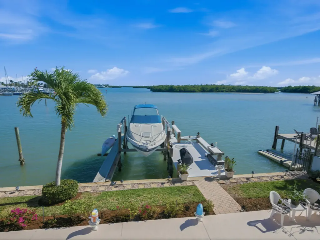 141 Pago Pago Drive E Naples FL 34113