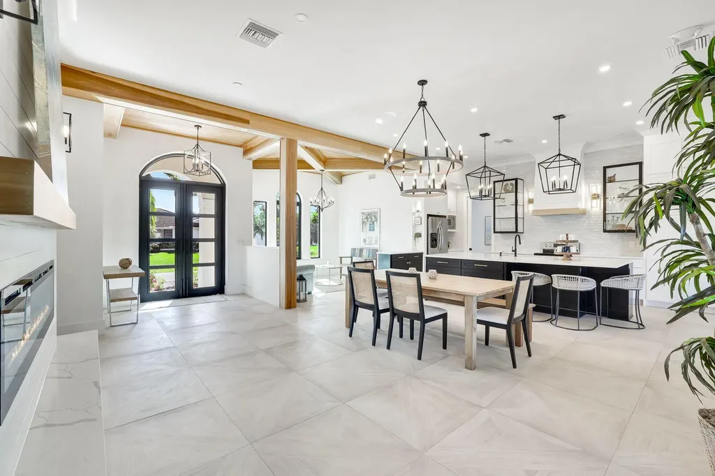 910 Ivory Court Marco Island FL 34145