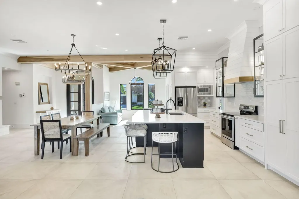 910 Ivory Court Marco Island FL 34145