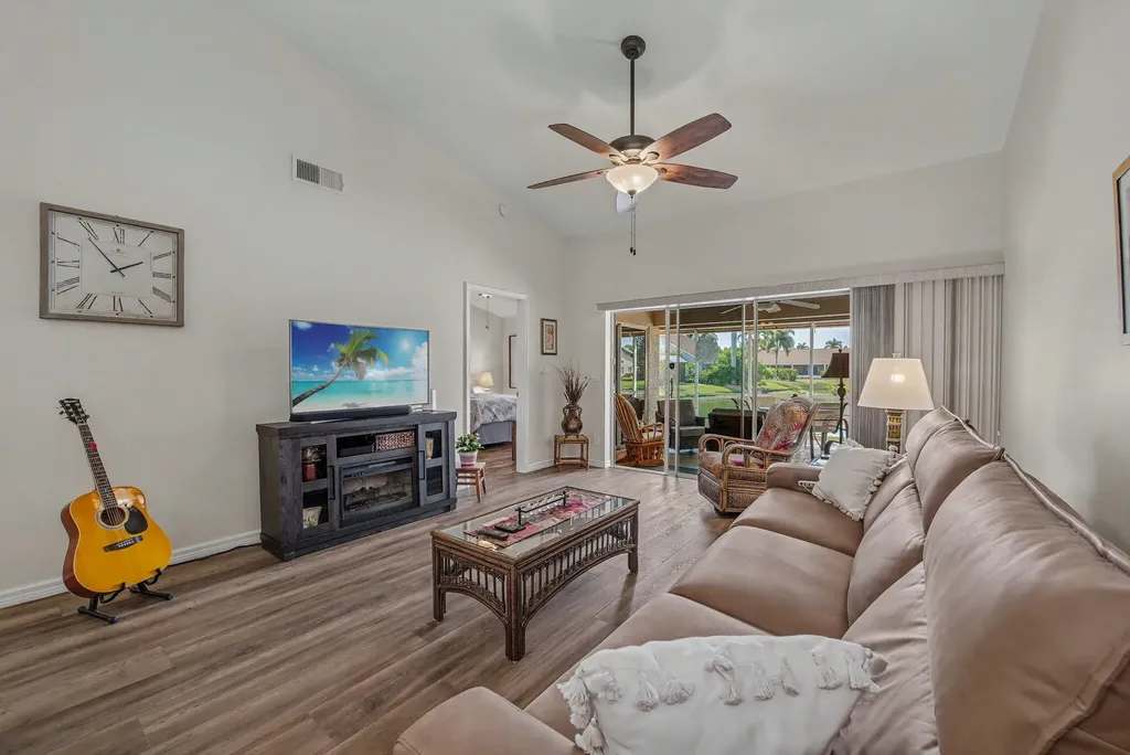 110 Tanglewood Court Naples FL 34113