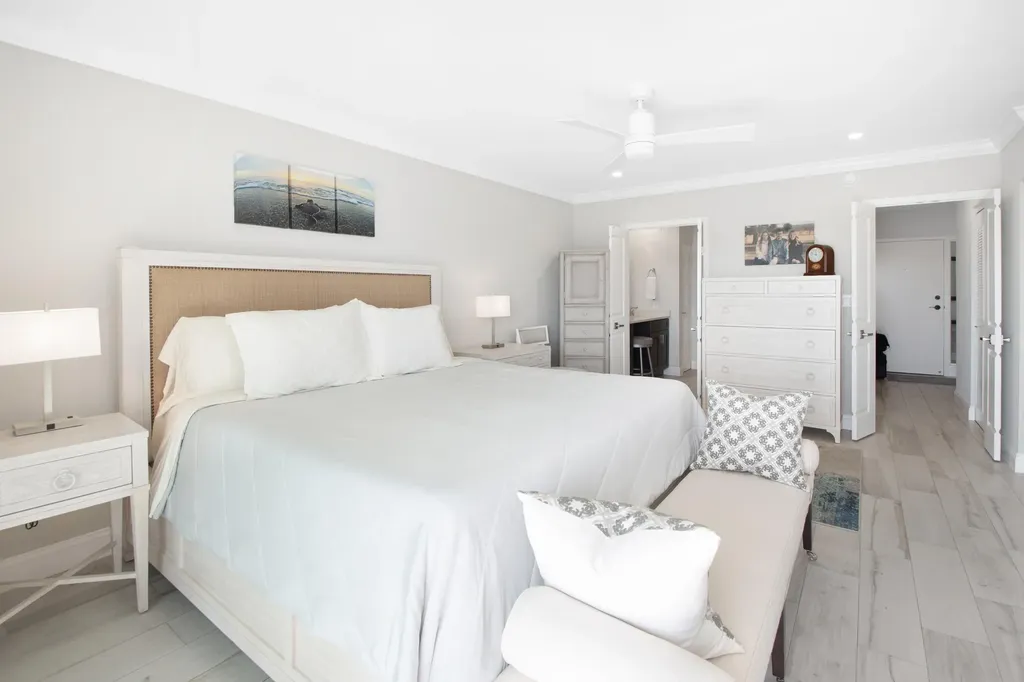 60 W Pelican Street W Naples FL 34113