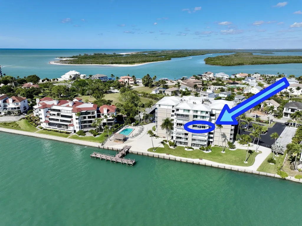 60 W Pelican Street W Naples FL 34113