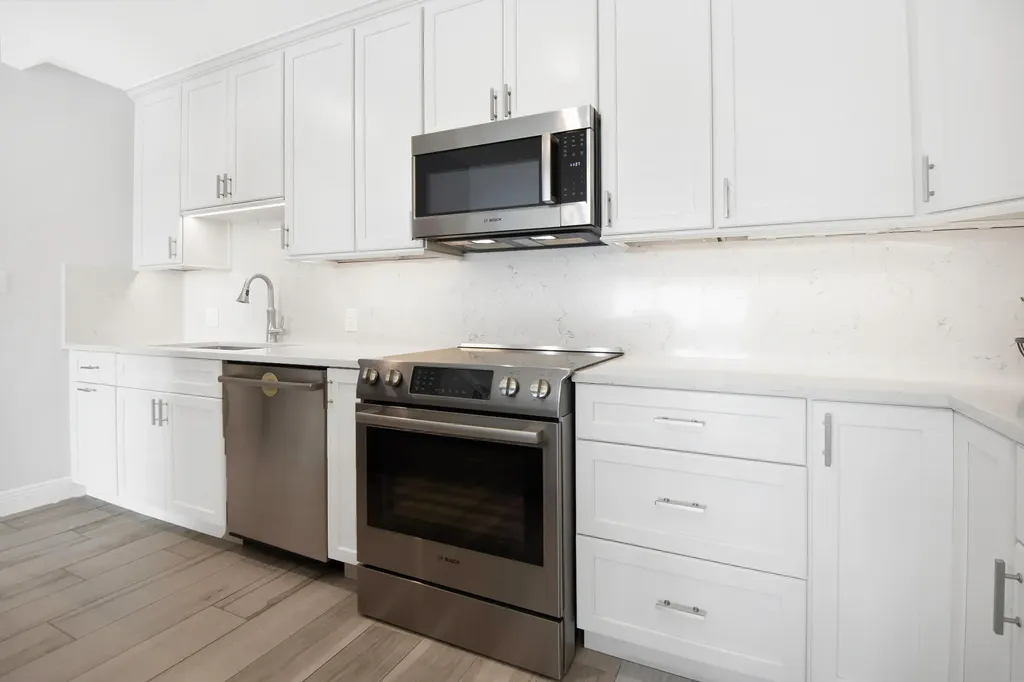 60 W Pelican Street W Naples FL 34113