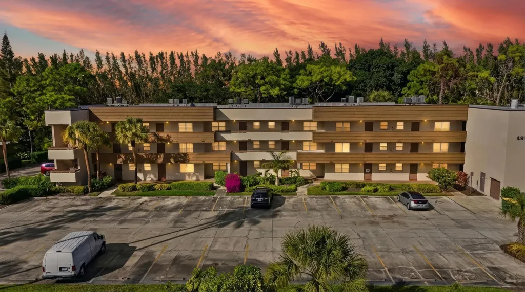 499 Forest Lakes Boulevard Naples FL 34105