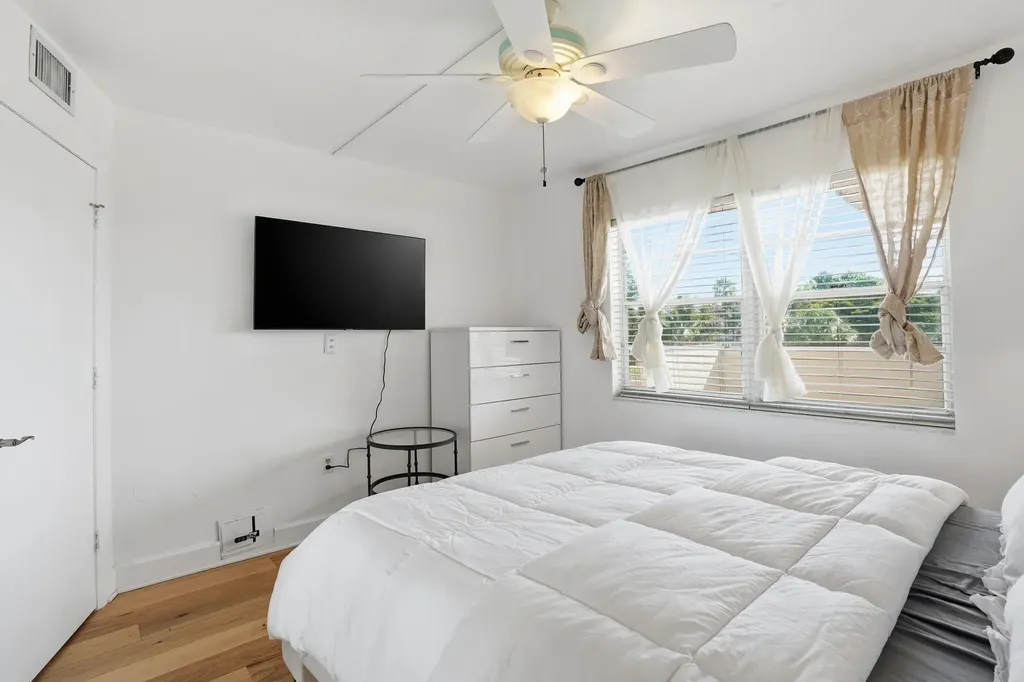 499 Forest Lakes Boulevard Naples FL 34105