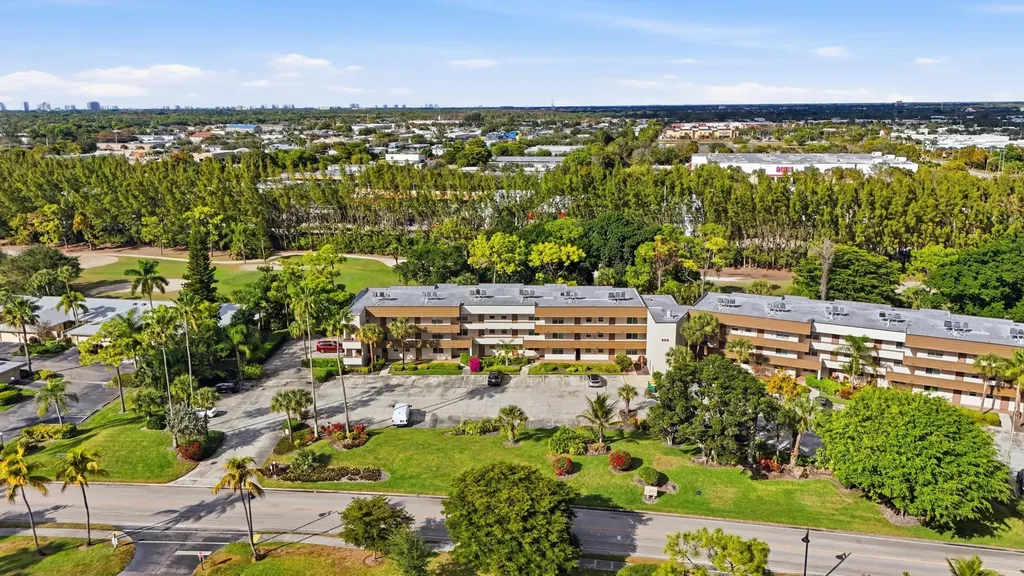 499 Forest Lakes Boulevard Naples FL 34105