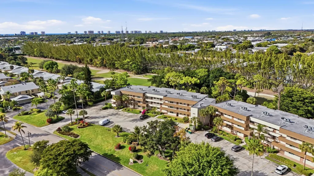 499 Forest Lakes Boulevard Naples FL 34105