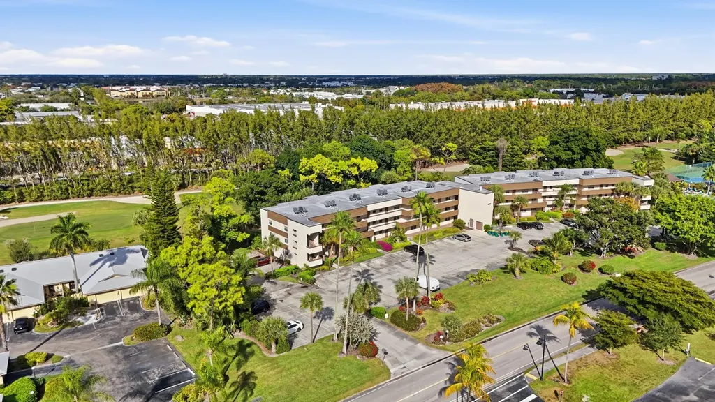 499 Forest Lakes Boulevard Naples FL 34105