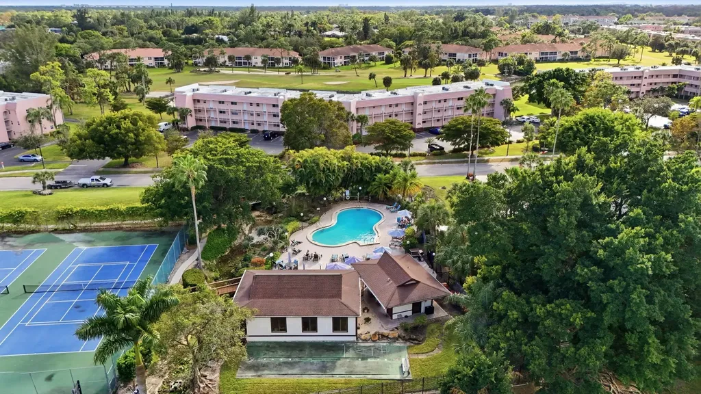 499 Forest Lakes Boulevard Naples FL 34105