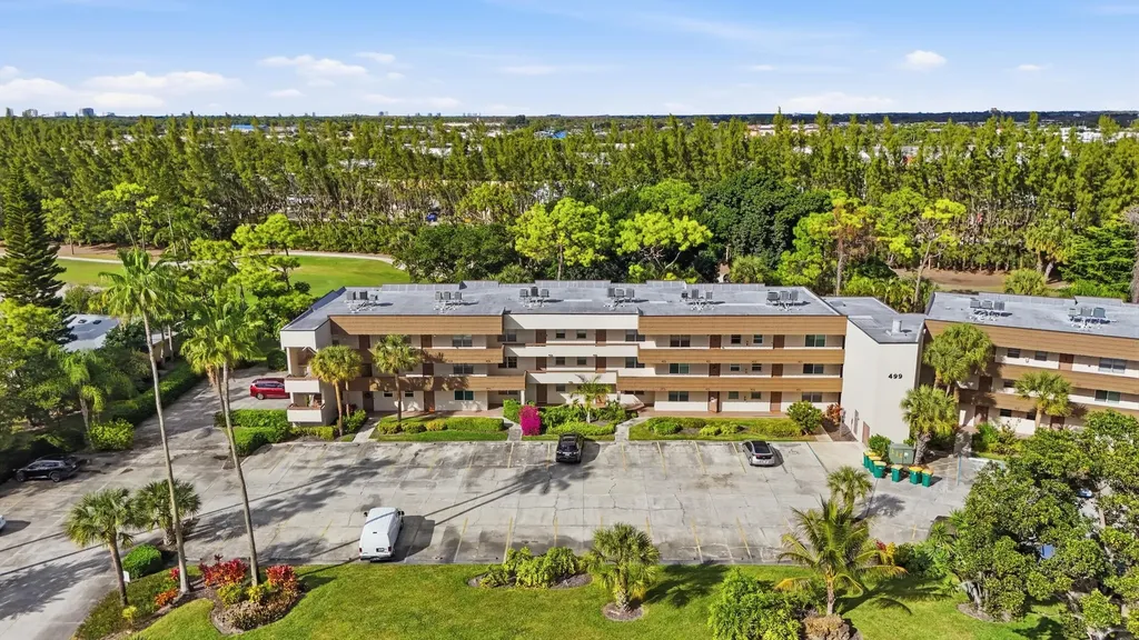 499 Forest Lakes Boulevard Naples FL 34105