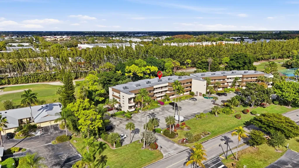 499 Forest Lakes Boulevard Naples FL 34105