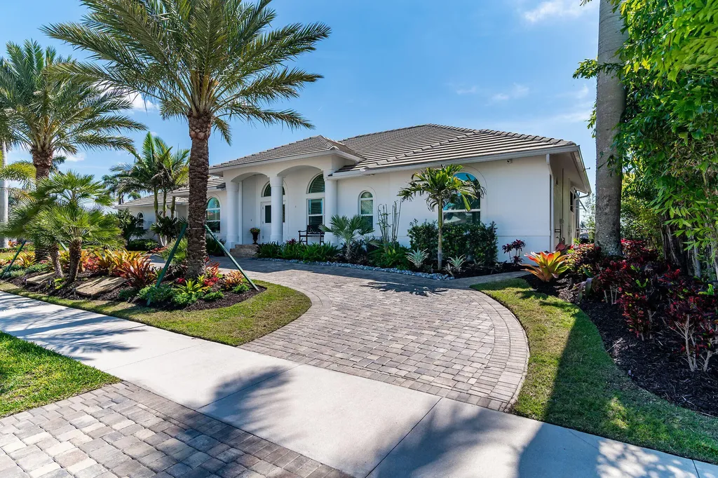 Marco Island FL, 1015 Goldenrod Avenue