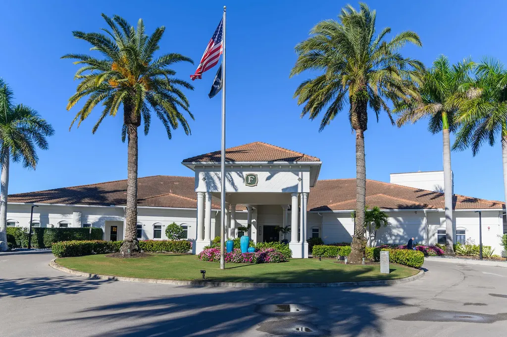 608 Kings Way Naples FL 34104