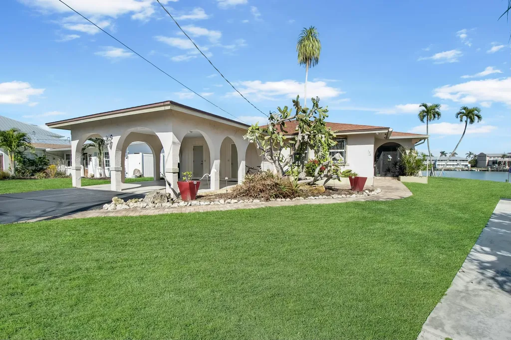 125 E Pago Pago Drive E Naples FL 34113