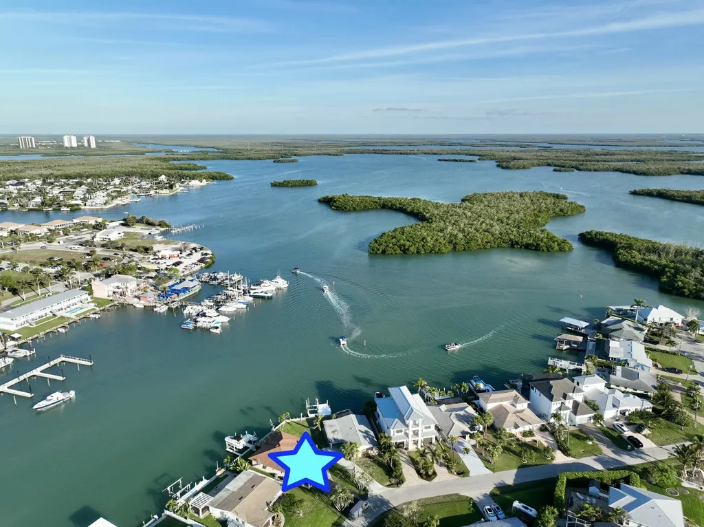 125 E Pago Pago Drive E Naples FL 34113