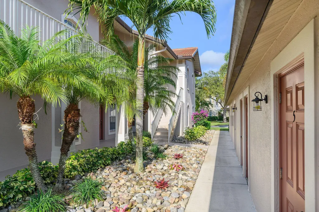 278 Newport Drive Naples FL 34114