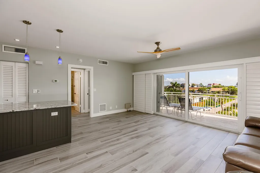 500 Saturn Marco Island FL 34145