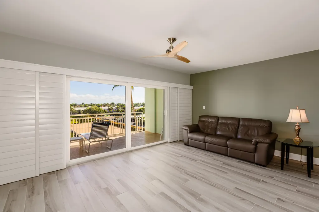 500 Saturn Marco Island FL 34145