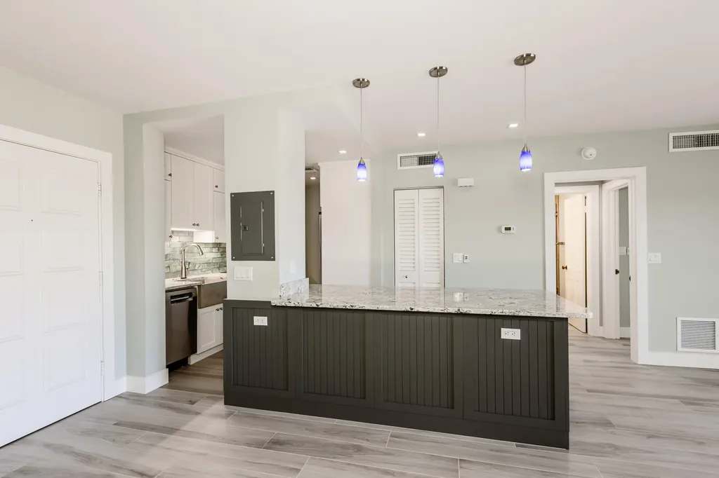 500 Saturn Marco Island FL 34145