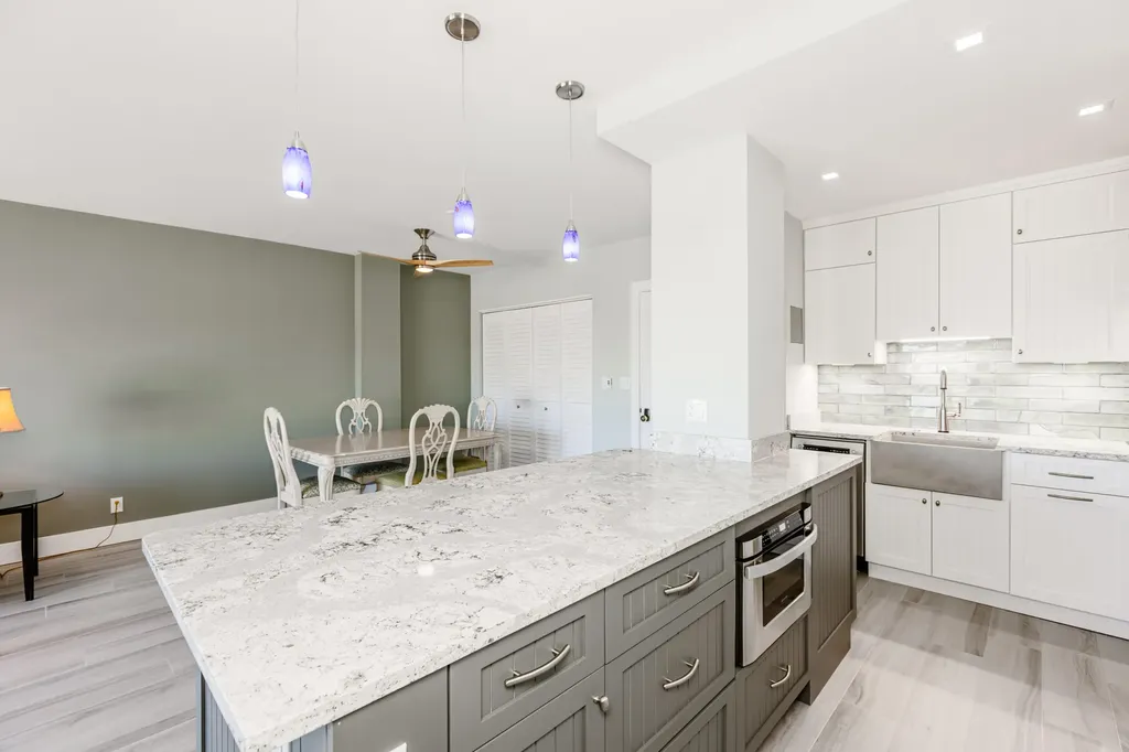 500 Saturn Marco Island FL 34145