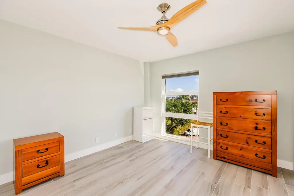 500 Saturn Marco Island FL 34145