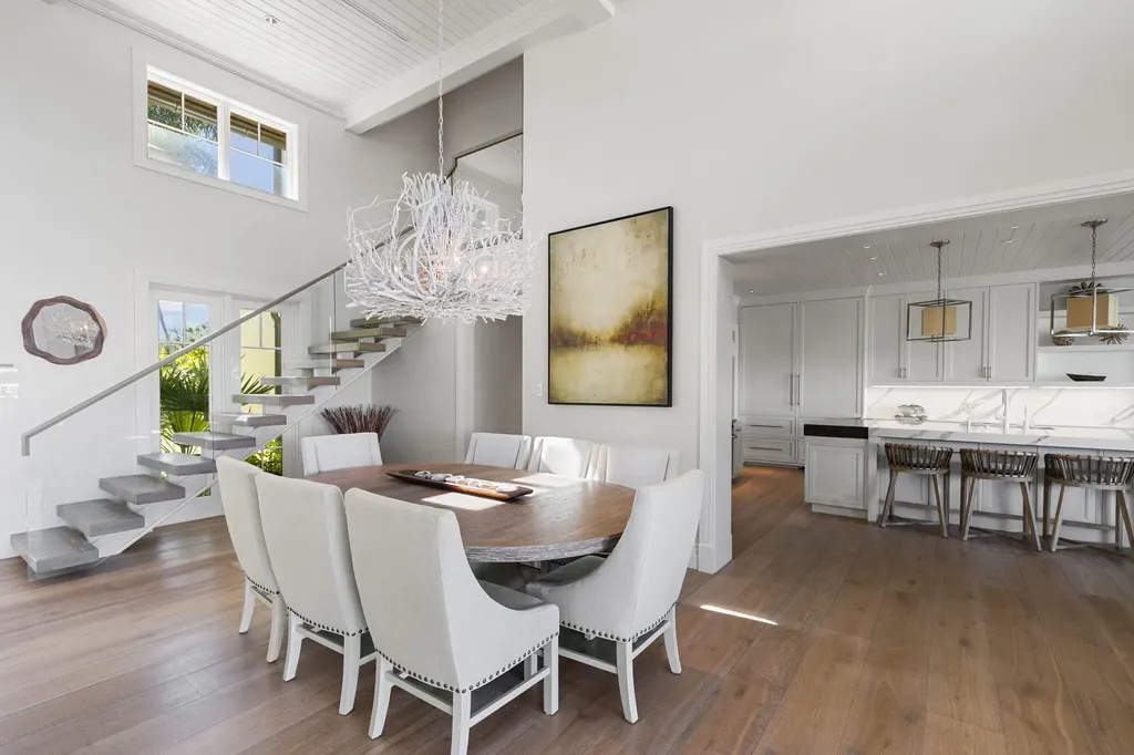 221 Aqua Court Naples FL 34102