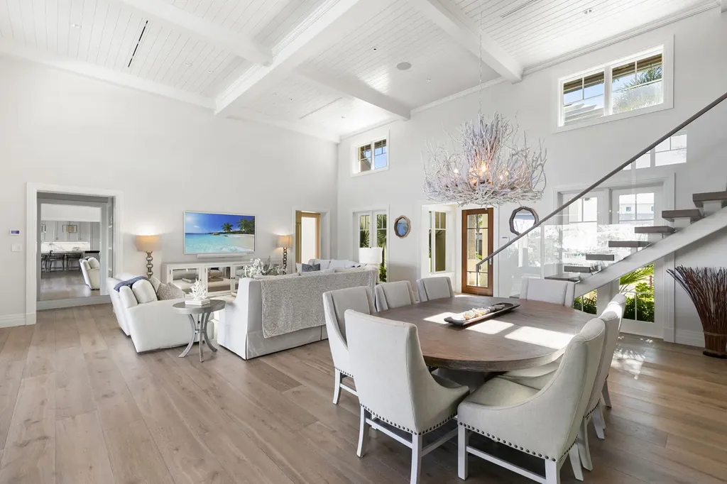 221 Aqua Court Naples FL 34102