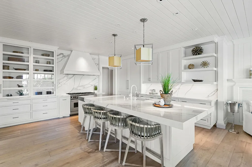 221 Aqua Court Naples FL 34102