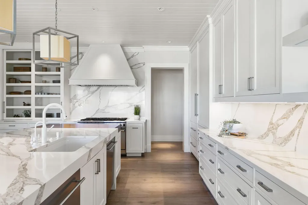 221 Aqua Court Naples FL 34102