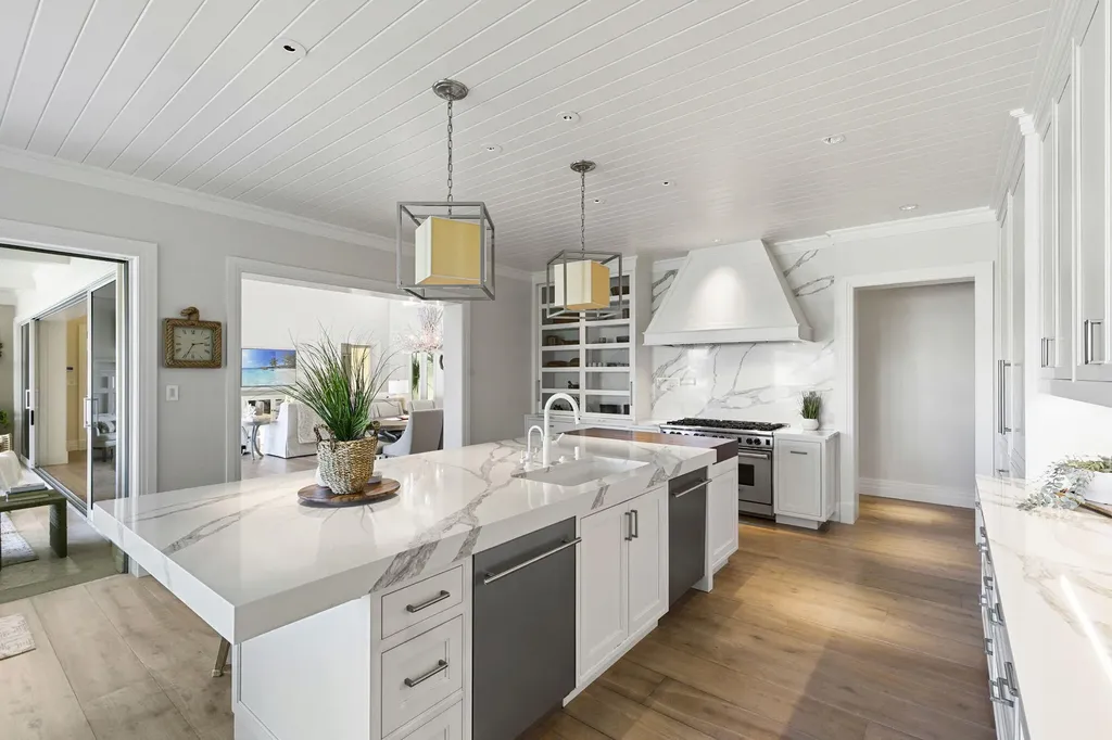 221 Aqua Court Naples FL 34102