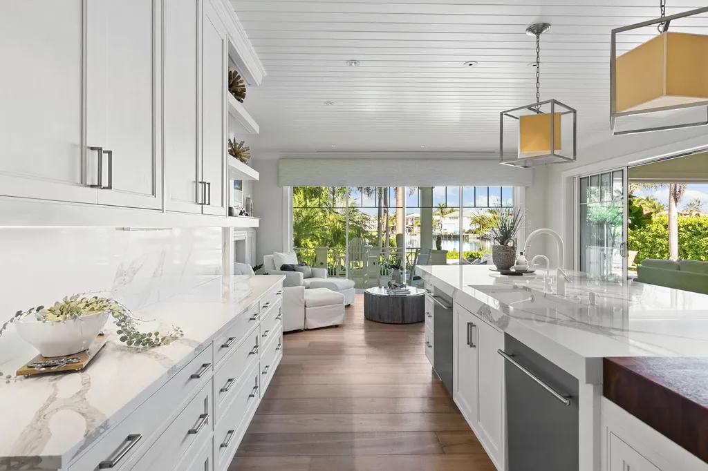 221 Aqua Court Naples FL 34102