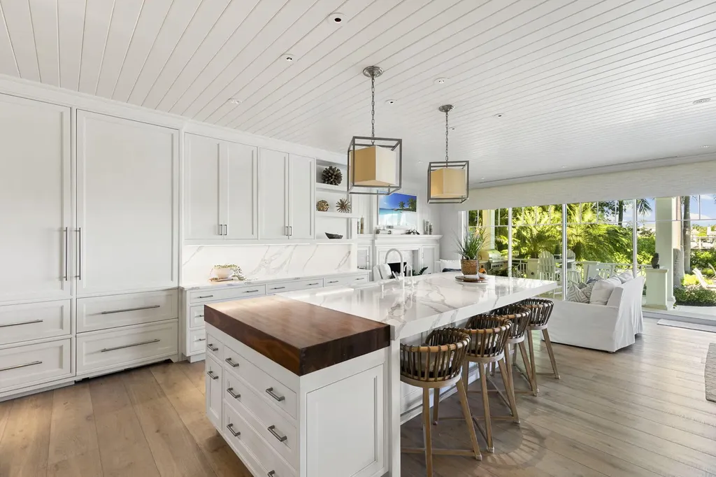 221 Aqua Court Naples FL 34102