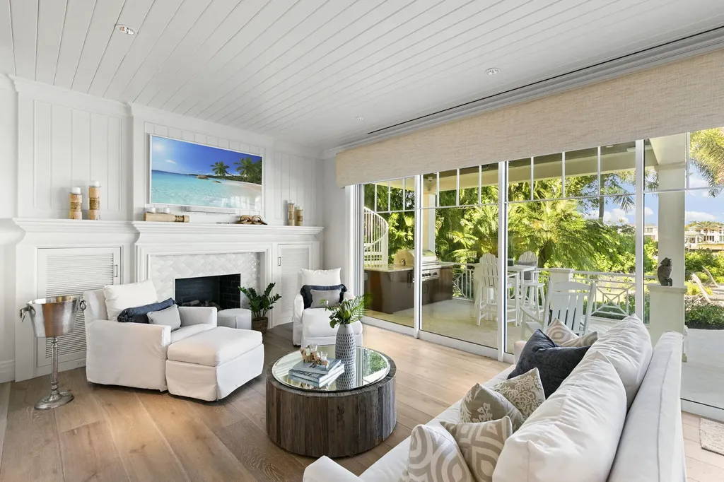 221 Aqua Court Naples FL 34102