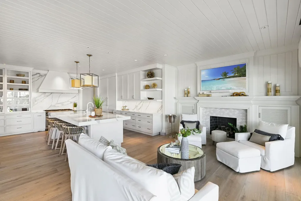 221 Aqua Court Naples FL 34102