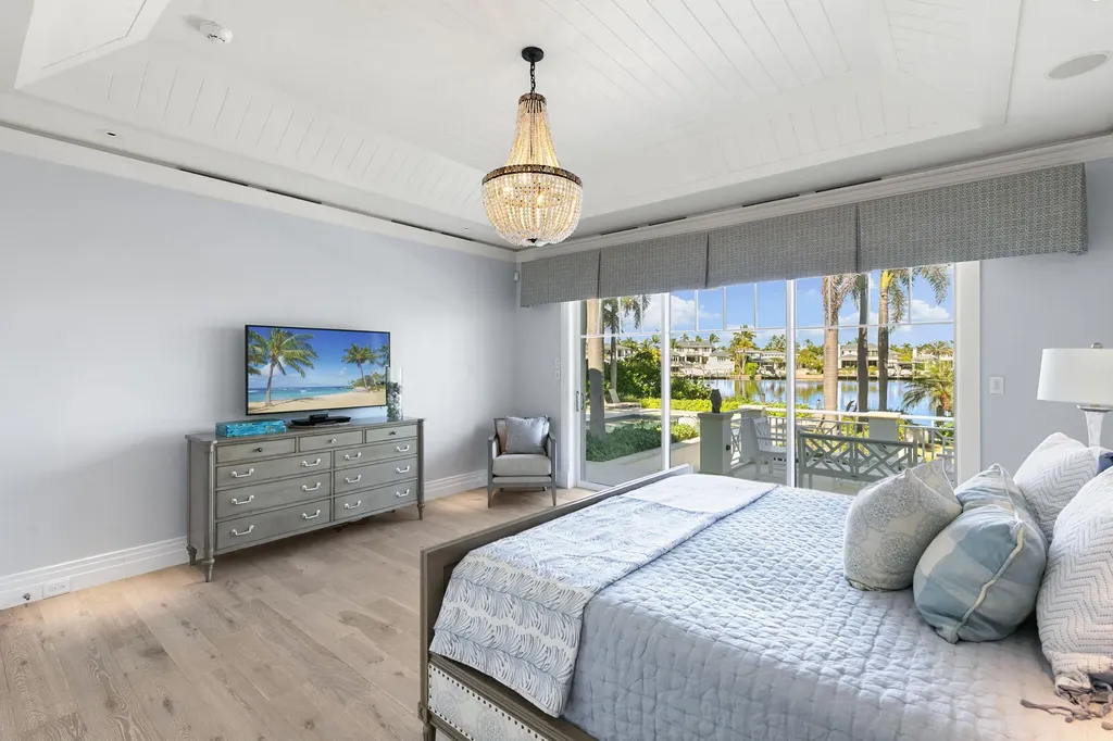 221 Aqua Court Naples FL 34102