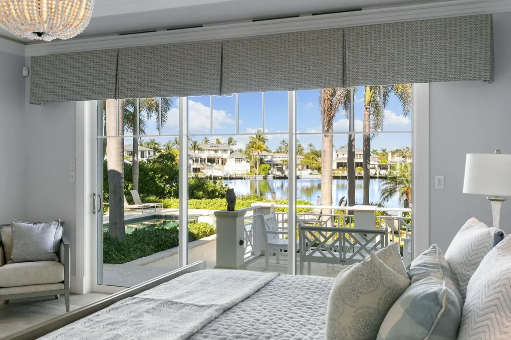 221 Aqua Court Naples FL 34102