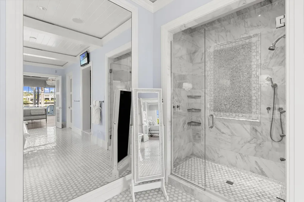 221 Aqua Court Naples FL 34102