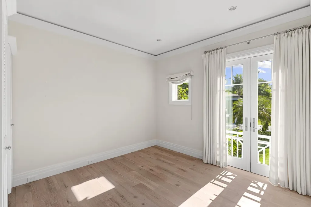 221 Aqua Court Naples FL 34102