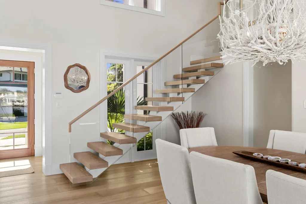 221 Aqua Court Naples FL 34102