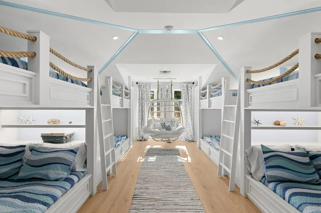 221 Aqua Court Naples FL 34102