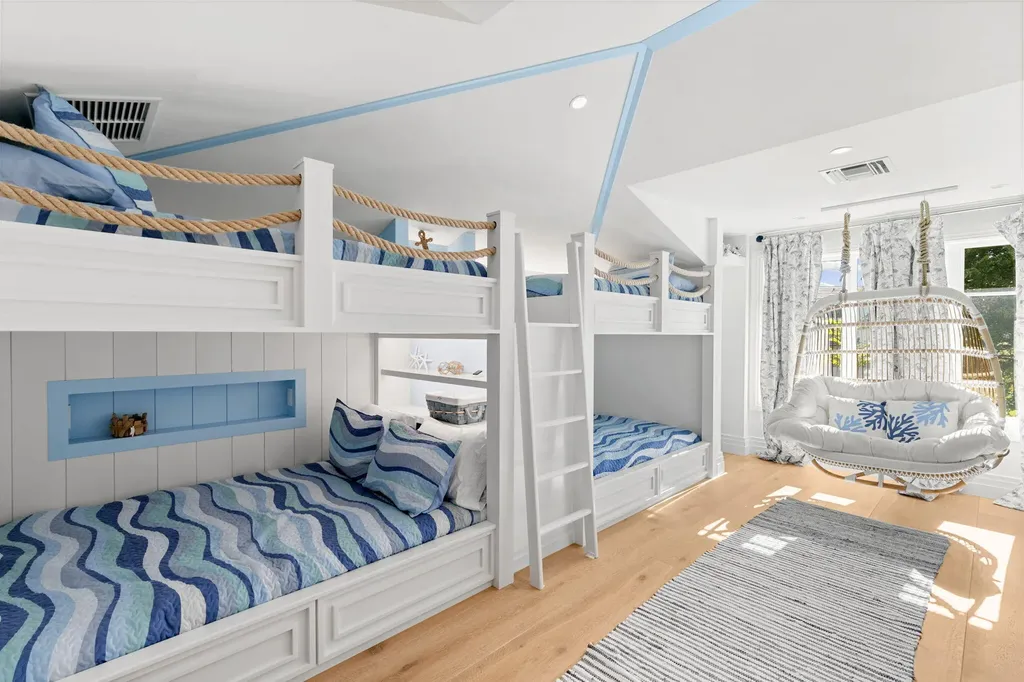 221 Aqua Court Naples FL 34102