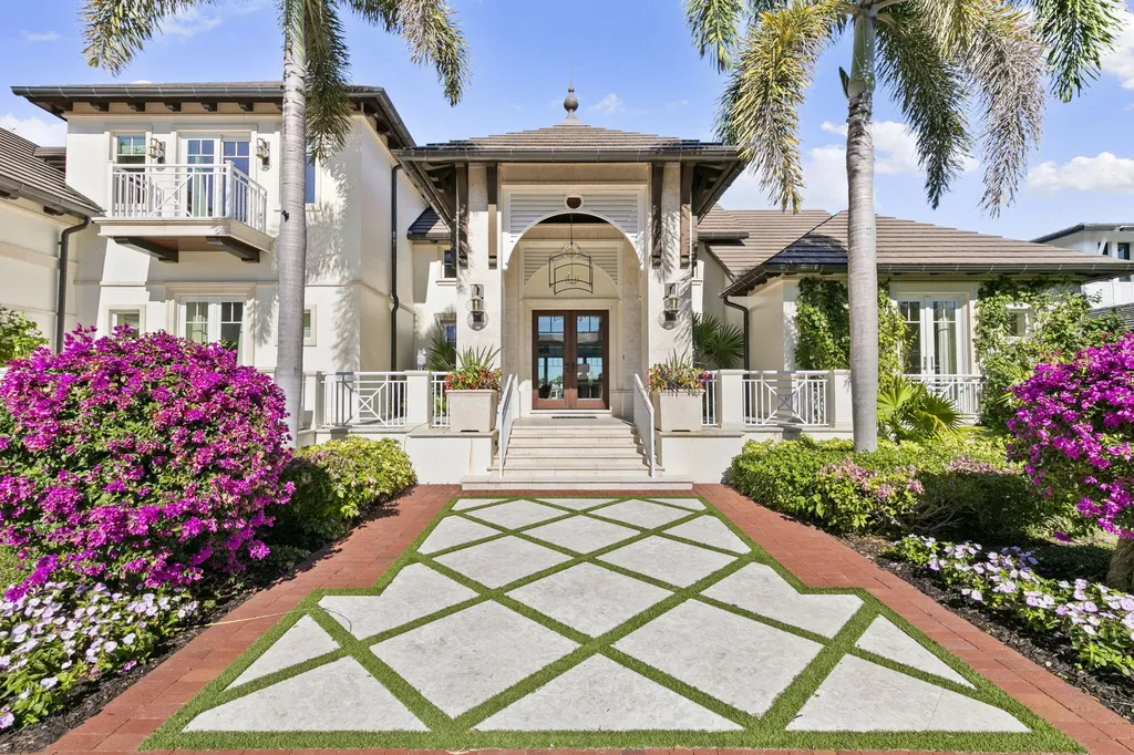 221 Aqua Court Naples FL 34102