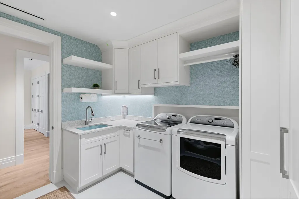 221 Aqua Court Naples FL 34102